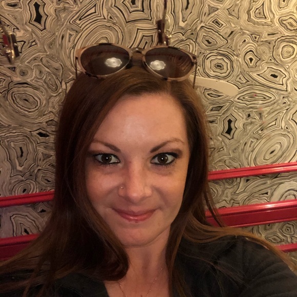 Meet your Posher, Katie - Picture 1 of 1